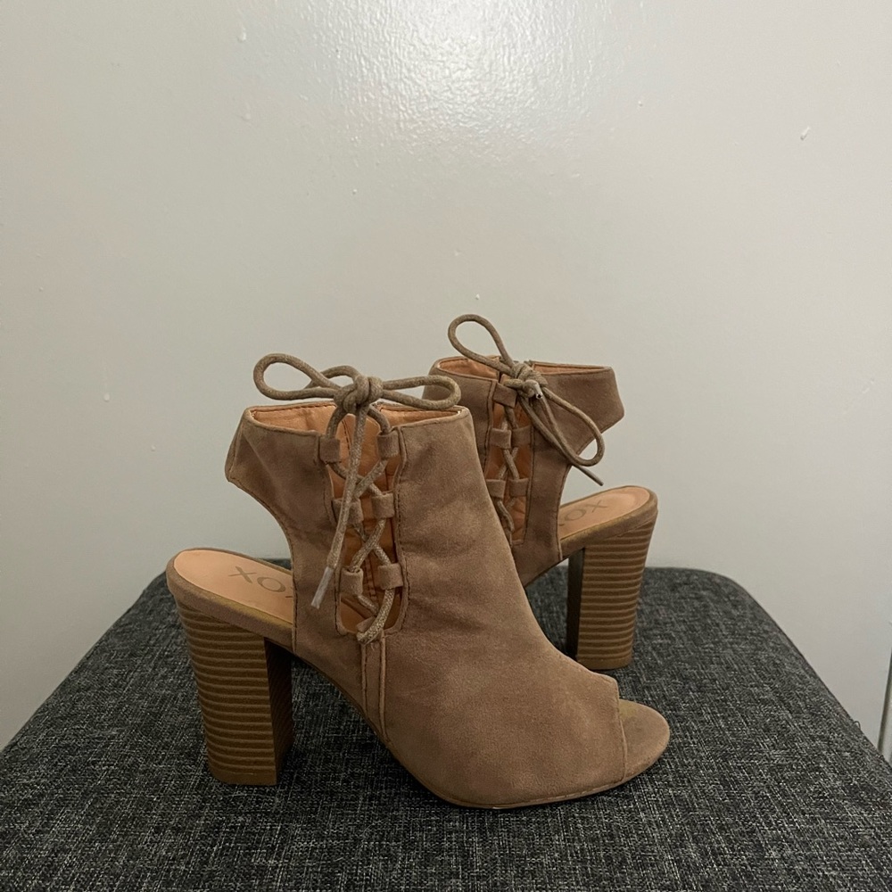 Women’s block heels, Size 6
XoXo Dress Sandals 
Light brown, Suede material